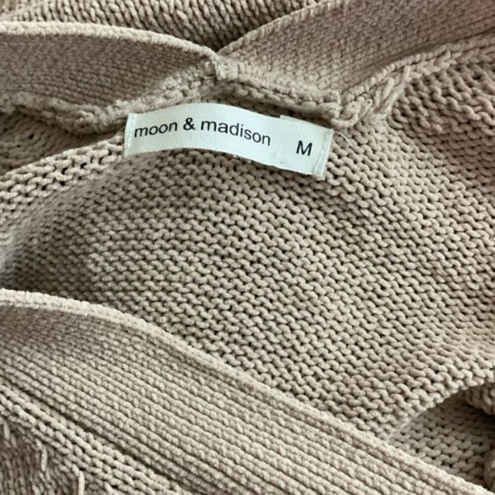 Moon & Madison Tan Button‎ Down Knit Cropped Long Sleeve Cardigan Sz M - Picture 3 of 4